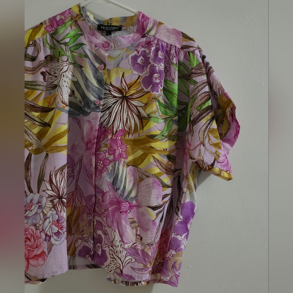 Magari Floral Button-Up Blouse - Picture 4 of 7